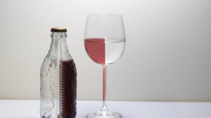 飲酒後に水を飲むとアルコールが早く分解される４つの理由